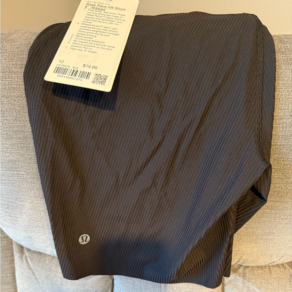 Black base pace shorts brand new with tags - Picture 2 of 4